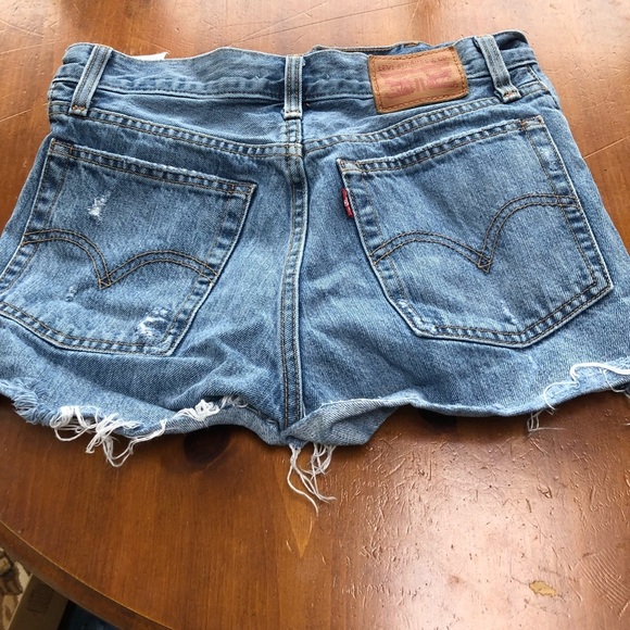 Levi's Blue Jean wedge Shorts Distressed Cut-Off Style size 26- hard to find - Picture 12 of 12